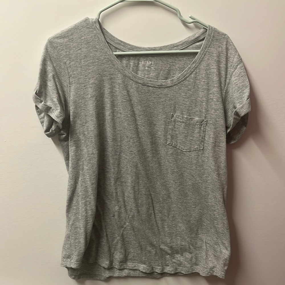 Large gray shirt 🤑